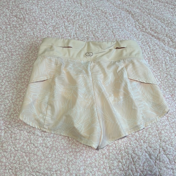 CALIA by Carrie Underwood Floral Stay The Path Shorts - Picture 3 of 7